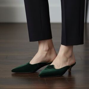 Le Monde Beryl Sz 38 (7) Velvet Green Medieval Retro Pointy Toes Kitten Heels